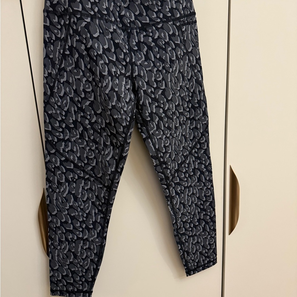Sweaty Betty Women's NWT Black Leopard Print Legging - Picture 3 of 7